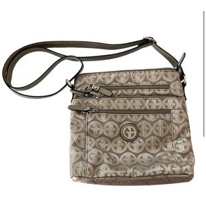 Giani Bernini Women’s Signature Circle Crossbody Bag Tan/Silver Medium